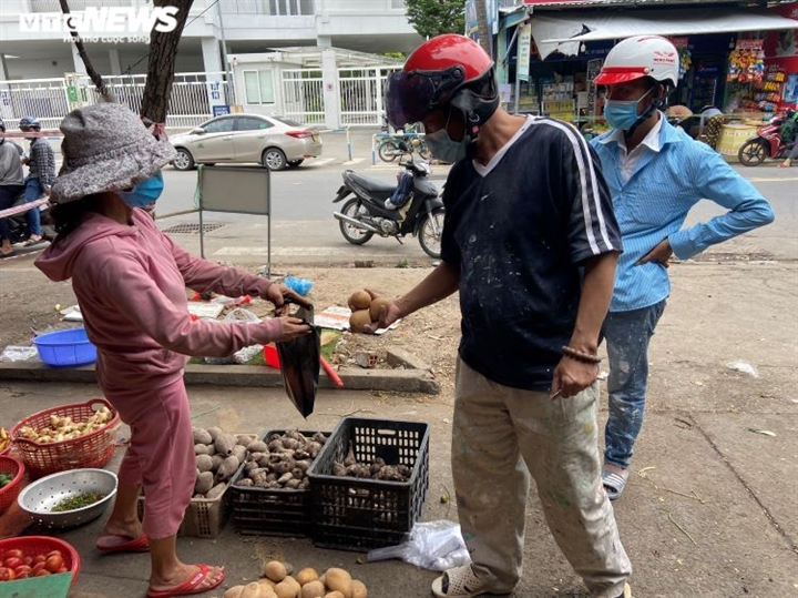 Lo đứt gãy nguyên liệu thức ăn chăn nuôi vì phụ thuộc nhập khẩu