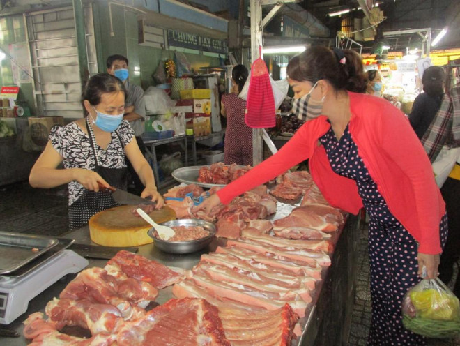 Thương lái bị cách ly, thủ phủ chăn nuôi heo lo lắng